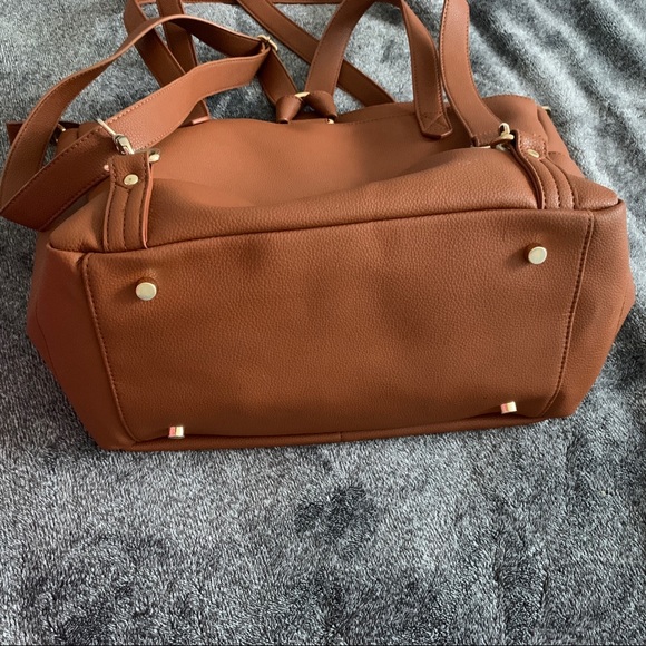 SOLD - ELKIE The Aberdeen – Saddle Diaper Bag - Picture 6 of 11